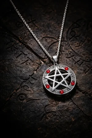 collar pentagrama rúnico con circón rojo cadena acero 50cms