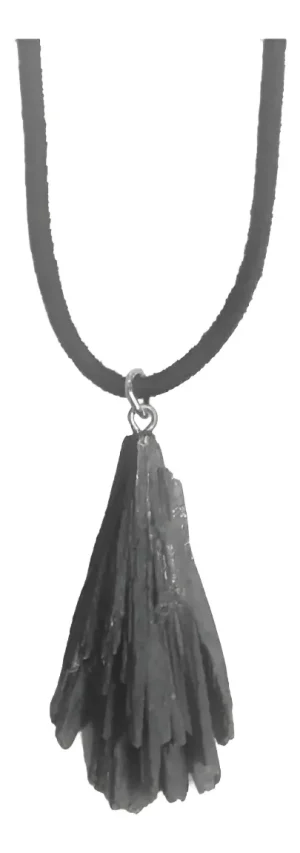 collar de escoba de bruja de cianita negra natural