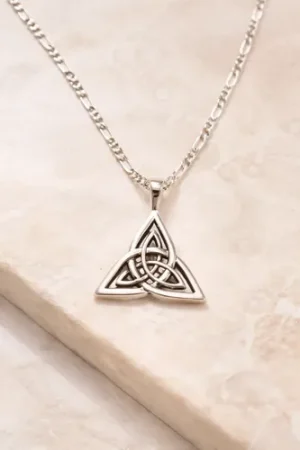 triqueta con cadena de plata 50 cms
