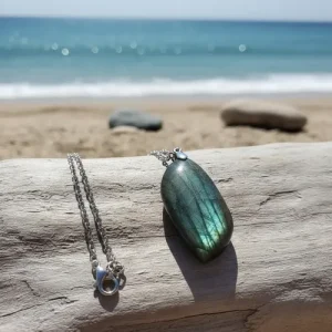 piedra labradorita diseño hoja irisado azul verdoso